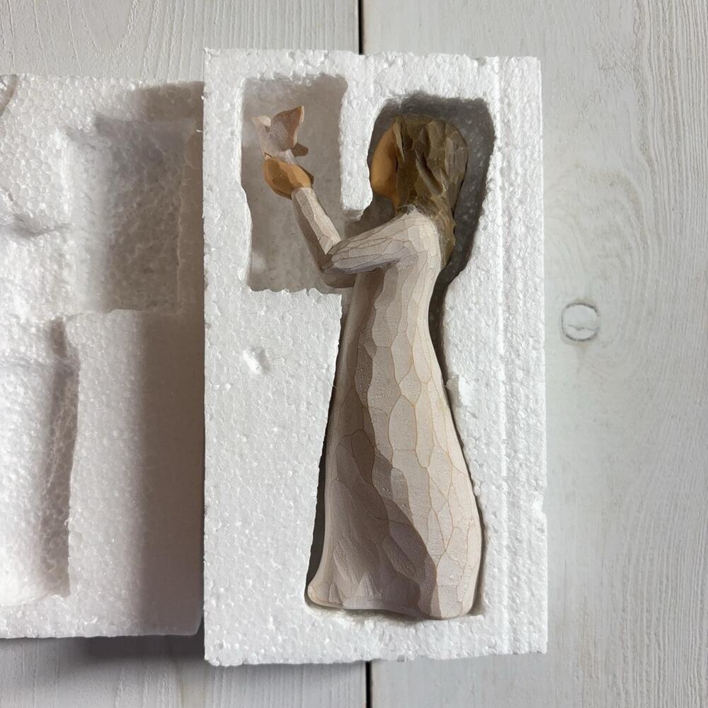 Willow Tree Soar Girl With Bird Resin Figurine Medium White Hand Painted Boxed